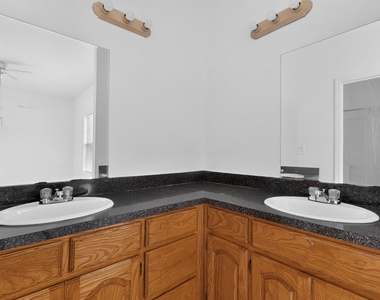762 Bethpage Avenue - Photo Thumbnail 25