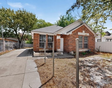 762 Bethpage Avenue - Photo Thumbnail 4