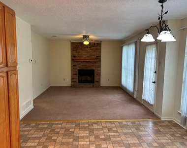 1225 Eaton Lane - Photo Thumbnail 8