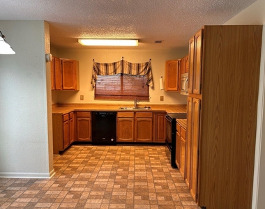 1225 Eaton Lane - Photo Thumbnail 6