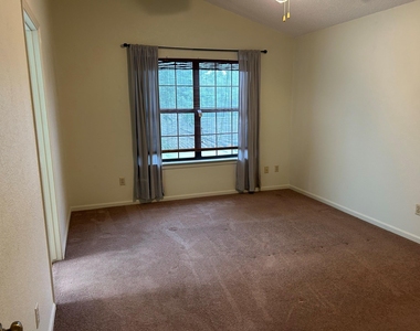 1225 Eaton Lane - Photo Thumbnail 13