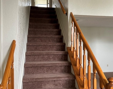 1225 Eaton Lane - Photo Thumbnail 12
