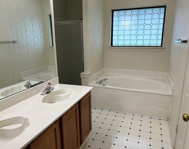 1225 Eaton Lane - Photo Thumbnail 14