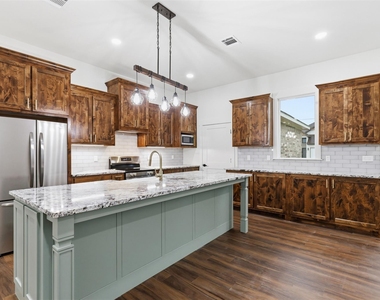 1413 Ridgeview Circle - Photo Thumbnail 7