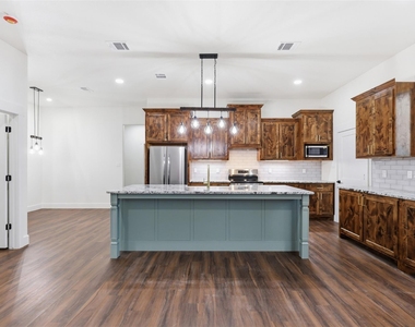 1413 Ridgeview Circle - Photo Thumbnail 5