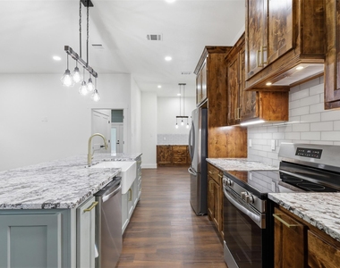 1413 Ridgeview Circle - Photo Thumbnail 6