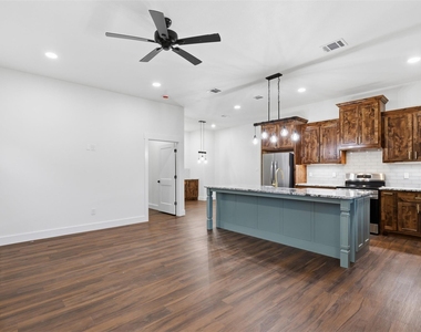 1413 Ridgeview Circle - Photo Thumbnail 8
