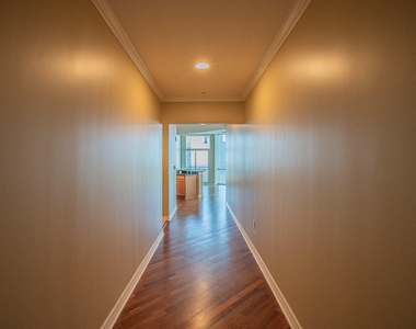 500 Throckmorton Street - Photo Thumbnail 3