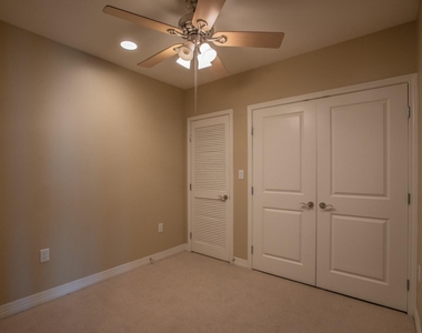 500 Throckmorton Street - Photo Thumbnail 5