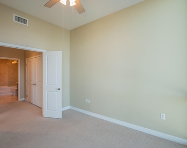 500 Throckmorton Street - Photo Thumbnail 16