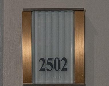 500 Throckmorton Street - Photo Thumbnail 2