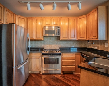 500 Throckmorton Street - Photo Thumbnail 11