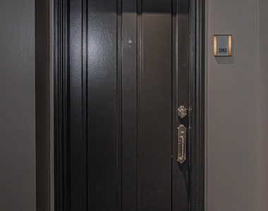 500 Throckmorton Street - Photo Thumbnail 1