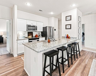 8405 Hawkview Drive - Photo Thumbnail 7