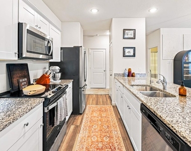 8405 Hawkview Drive - Photo Thumbnail 8