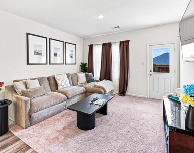 8405 Hawkview Drive - Photo Thumbnail 10