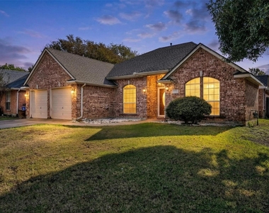 2202 Richmond Circle - Photo Thumbnail 4
