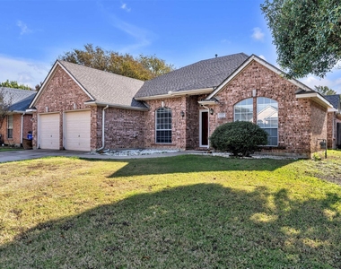 2202 Richmond Circle - Photo Thumbnail 5