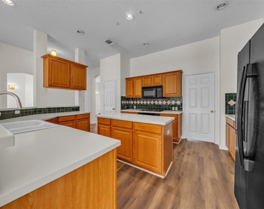 2202 Richmond Circle - Photo Thumbnail 18