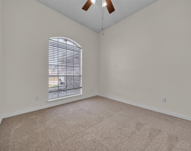 2202 Richmond Circle - Photo Thumbnail 9