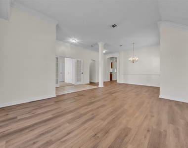 2202 Richmond Circle - Photo Thumbnail 8