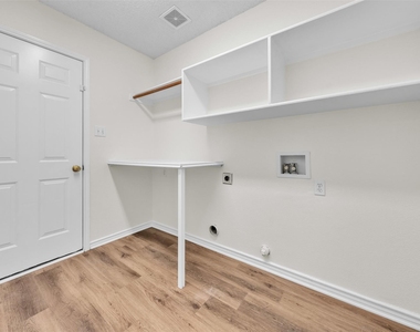 2202 Richmond Circle - Photo Thumbnail 13