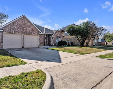 2202 Richmond Circle - Photo Thumbnail 3