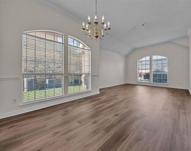 2202 Richmond Circle - Photo Thumbnail 7