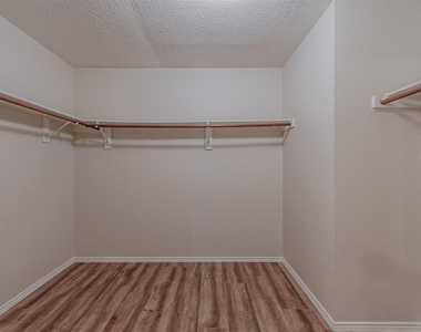 8749 Hunters Trail - Photo Thumbnail 22