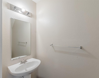 8749 Hunters Trail - Photo Thumbnail 6