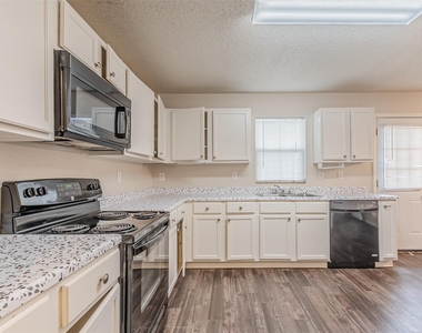 8749 Hunters Trail - Photo Thumbnail 8