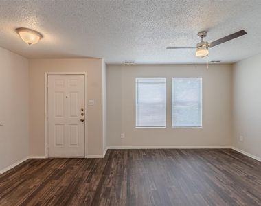 8749 Hunters Trail - Photo Thumbnail 3