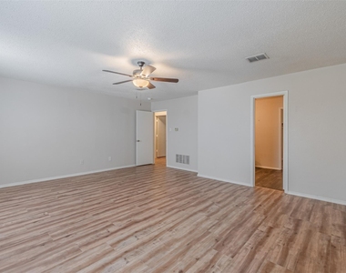 8749 Hunters Trail - Photo Thumbnail 21