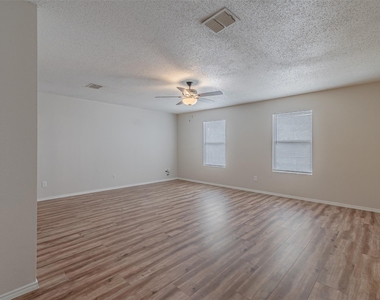 8749 Hunters Trail - Photo Thumbnail 20
