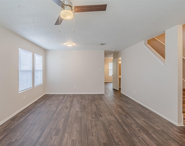 8749 Hunters Trail - Photo Thumbnail 5