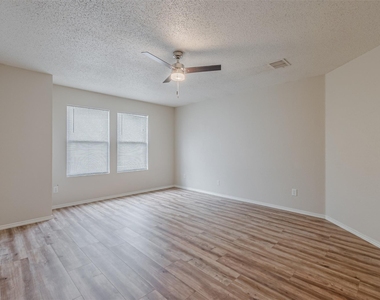 8749 Hunters Trail - Photo Thumbnail 18