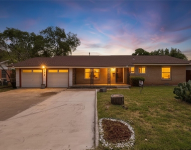 732 Hurstview Drive - Photo Thumbnail 2