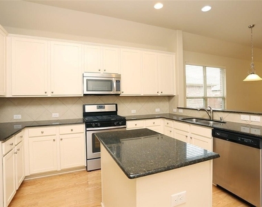 3300 Glen Crest Lane - Photo Thumbnail 3