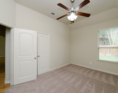 3300 Glen Crest Lane - Photo Thumbnail 13