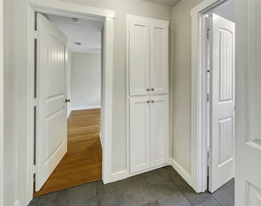 825 W Nelson Street - Photo Thumbnail 15