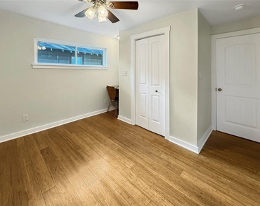 825 W Nelson Street - Photo Thumbnail 19