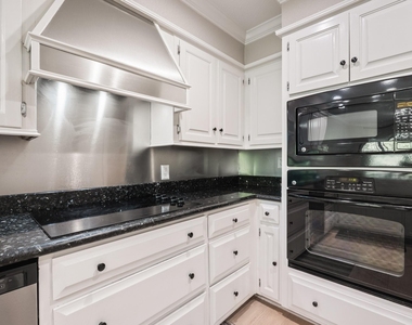 3326 Augusta Boulevard - Photo Thumbnail 12