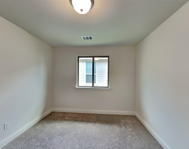 925 King Street - Photo Thumbnail 9