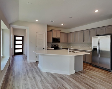 925 King Street - Photo Thumbnail 1