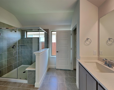 925 King Street - Photo Thumbnail 8