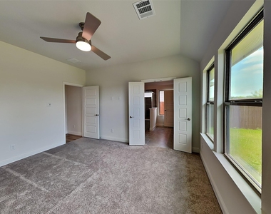925 King Street - Photo Thumbnail 6