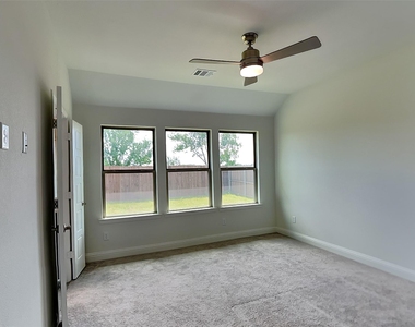 925 King Street - Photo Thumbnail 5