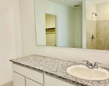 1728 Round House Lane - Photo Thumbnail 8