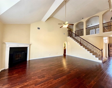 5808 Colby Drive - Photo Thumbnail 8