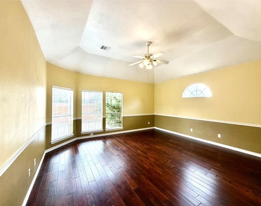 5808 Colby Drive - Photo Thumbnail 13